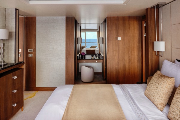 Crystal Cruises, Crystal Symphony Crystal Penthouse Suite 7.jpg